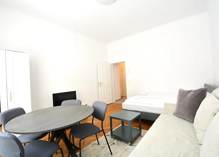 Universum Apartment 4